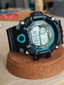 Montre bleue et noire, multifonctions, sport