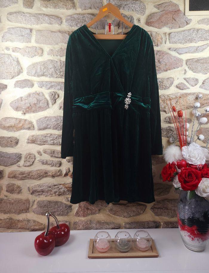 Robe en velours détail strass vert sapin Femme taille 54 marque Asos 🍬 - photo numéro 1