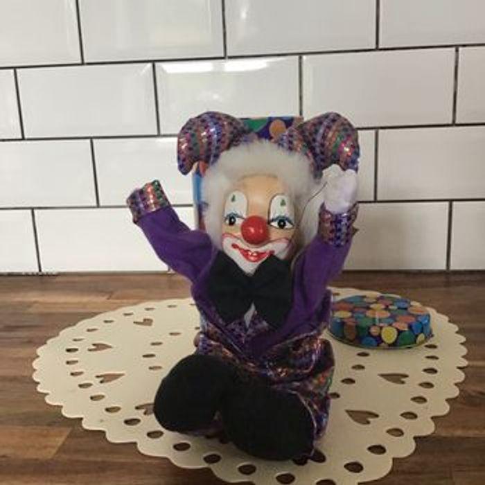 Clown dans boîte métal - photo numéro 3