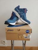 Basket bleu pointure 42.5 en TBE Asics parriot 13 avec sa boîte