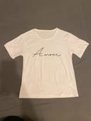 t-shirt blanc écriture « amour »