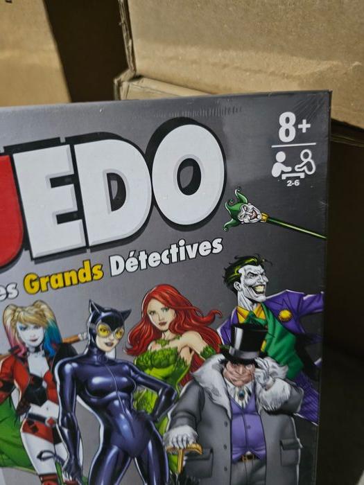 Jeu de société "Cluedo Les jeu des Grands détectives" Version Batman - photo numéro 2