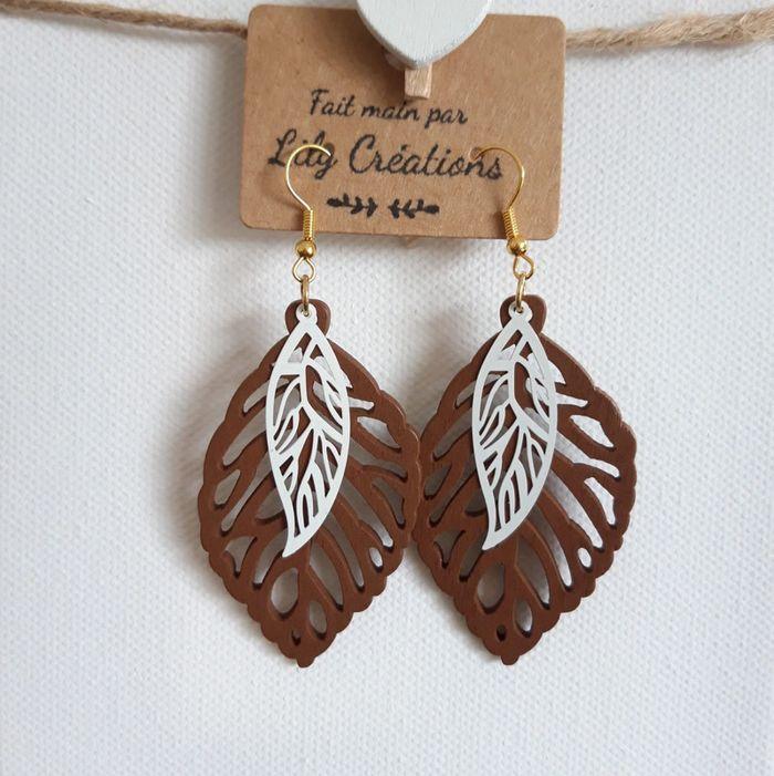 Boucles d'oreilles feuilles en bois (marron) et blanches LC266 - photo numéro 1