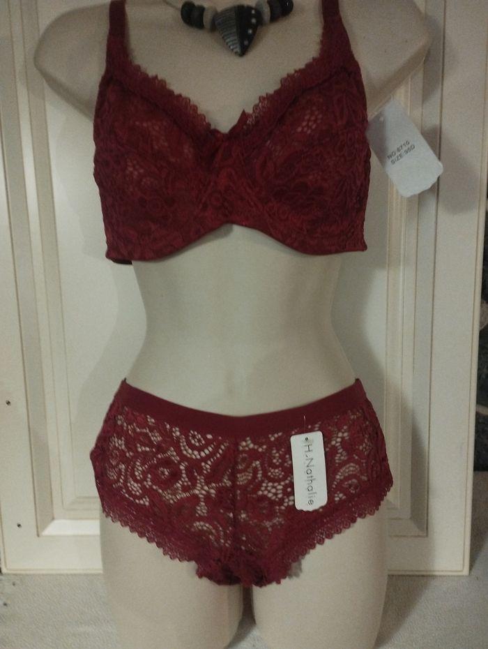 Ensemble de lingerie neuf avec armatures sans rembourrage , bordeaux. Taille 95c et L pour le bas - photo numéro 1