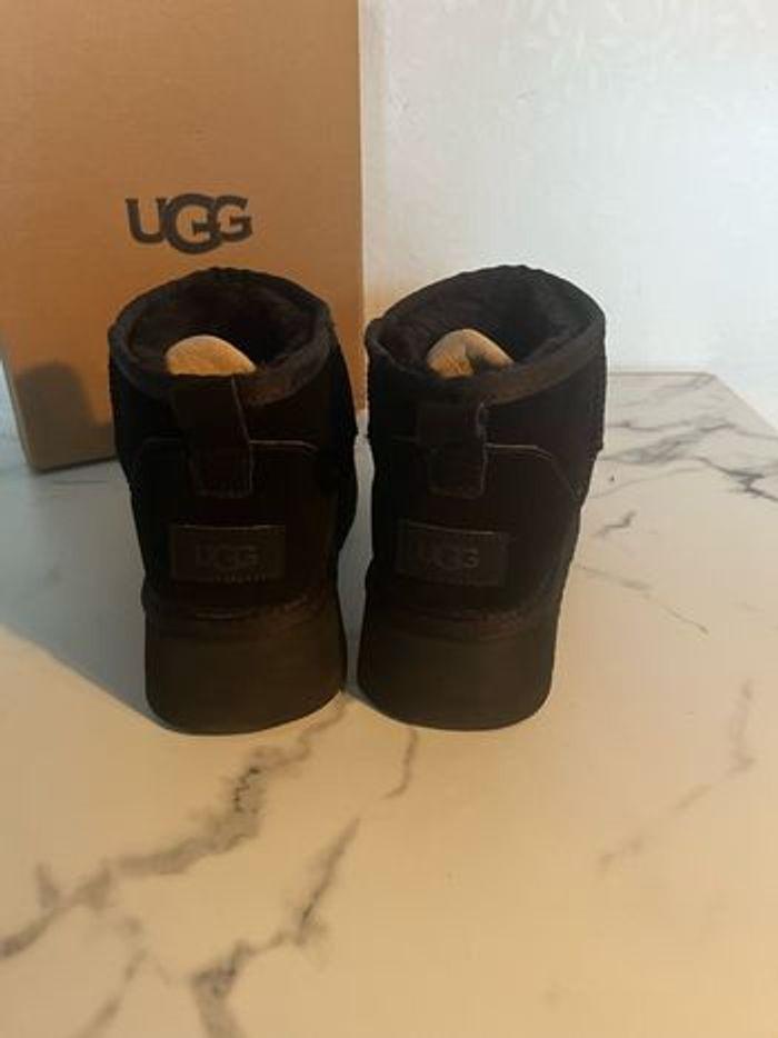 Bottine ugg noir neuve plateforme - photo numéro 2