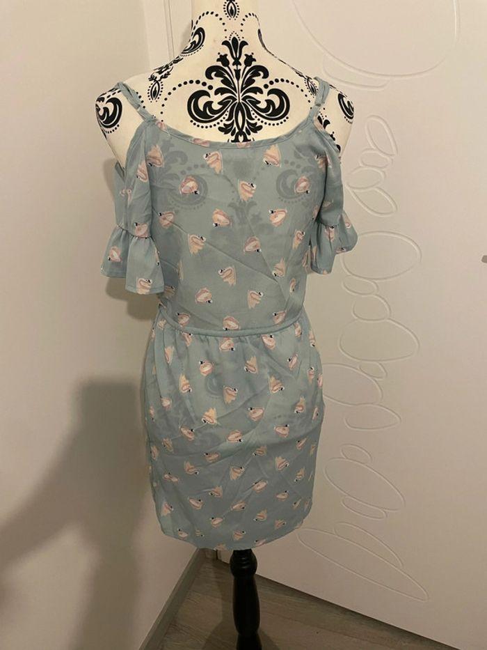 Robe à manches courtes épaule dénudées à bretelle bleu clair motifs rose Jennyfer taille S - photo numéro 4