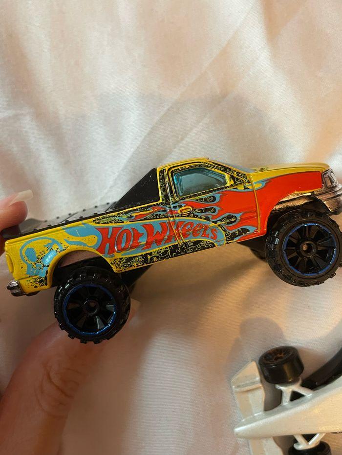 Lot 3 petites voitures Hot wheels - photo numéro 4