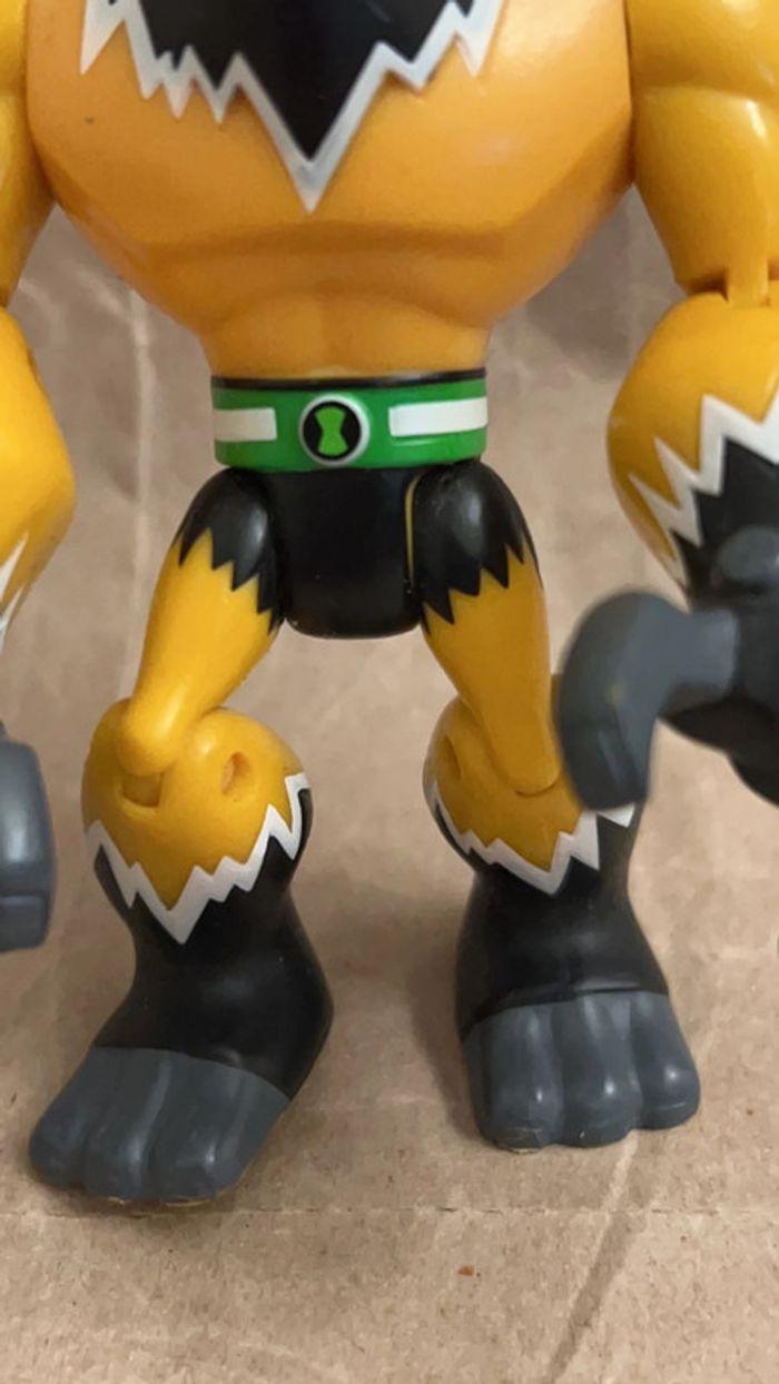 Bandai 2012 - Ben 10 - Rare figurine Shocksquash 10cm x 7cm - photo numéro 3