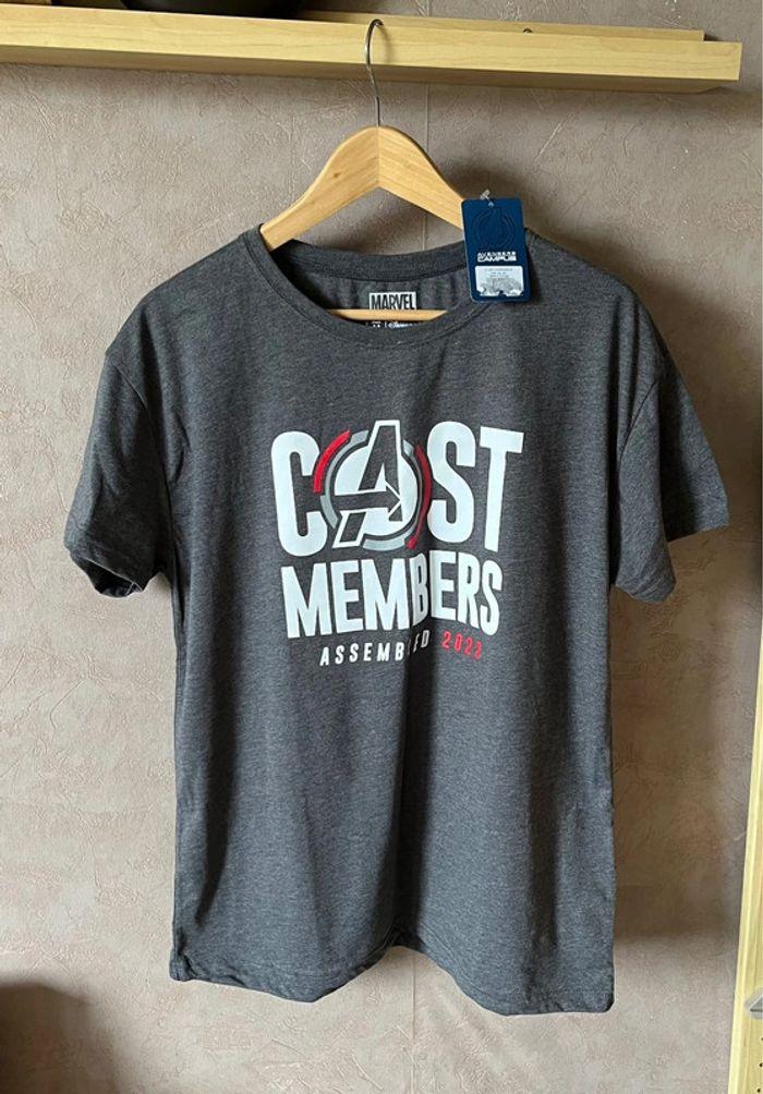 T-shirt Avengers campus Cast members Disneyland - photo numéro 1