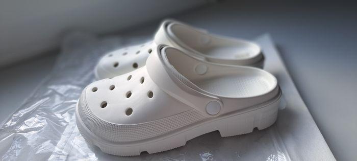 Crocs blanche neuve taille 36 37 taille très bien - photo numéro 3