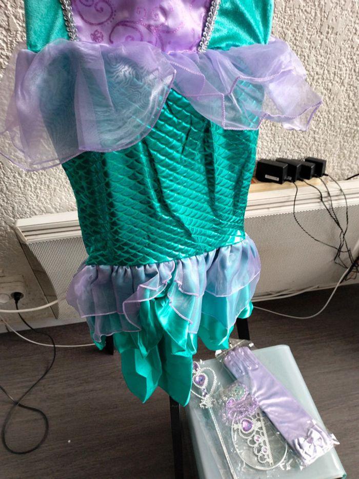 Robe Ariel  la petite sirène avec des accessoires neuf T140 - photo numéro 4