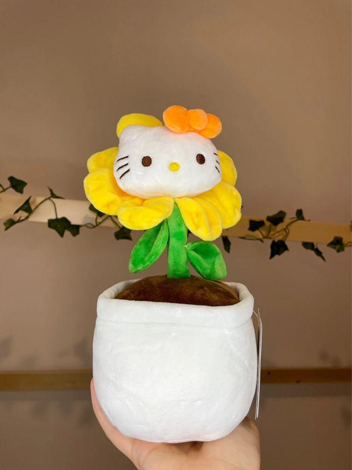 Peluche pot de fleurs & fleur jaune Hello Kitty - photo numéro 12