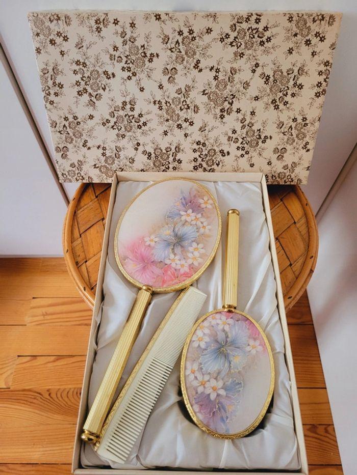 Coffret Accessoires beauté soins vintages brosse à cheveux miroir peigne - photo numéro 3