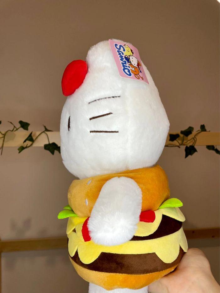 Peluche Hello Kitty déguisement Hamburger 🍔 - photo numéro 15