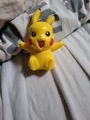 Figurine pikachu