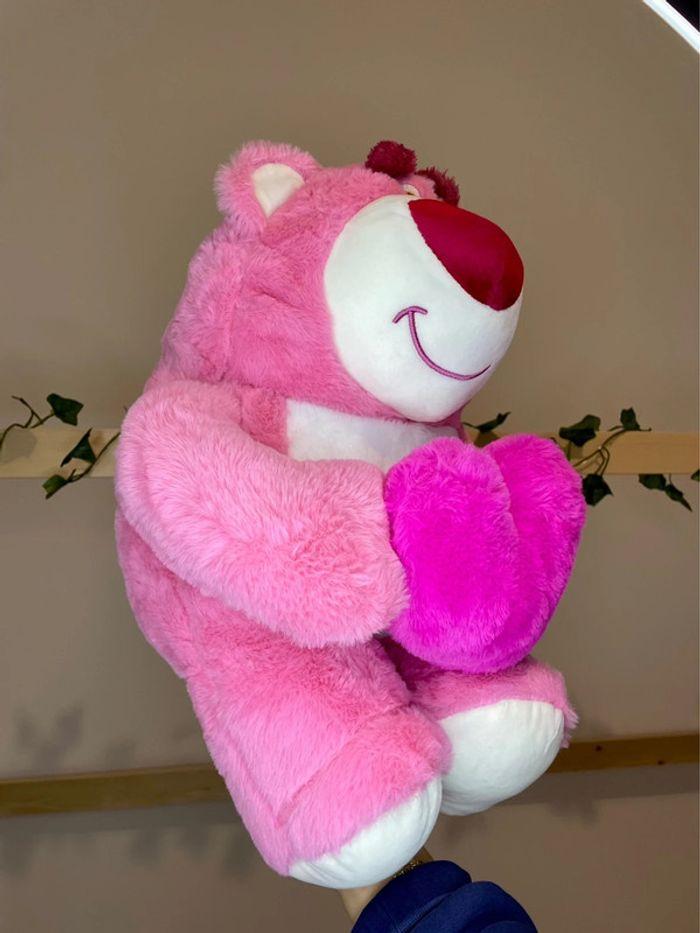 Peluche Toy Story Lotso avec un coeur - photo numéro 6