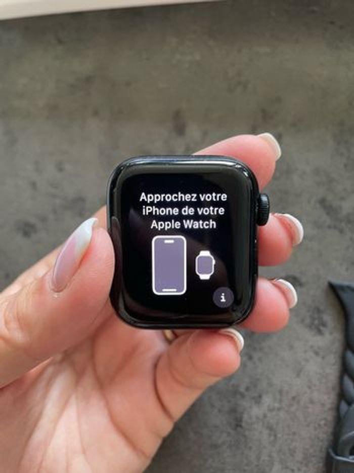 Apple Watch SE 2eme génération - photo numéro 1