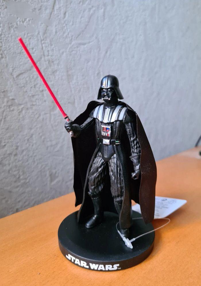 Figurine star wars Dark Vador neuve - photo numéro 1