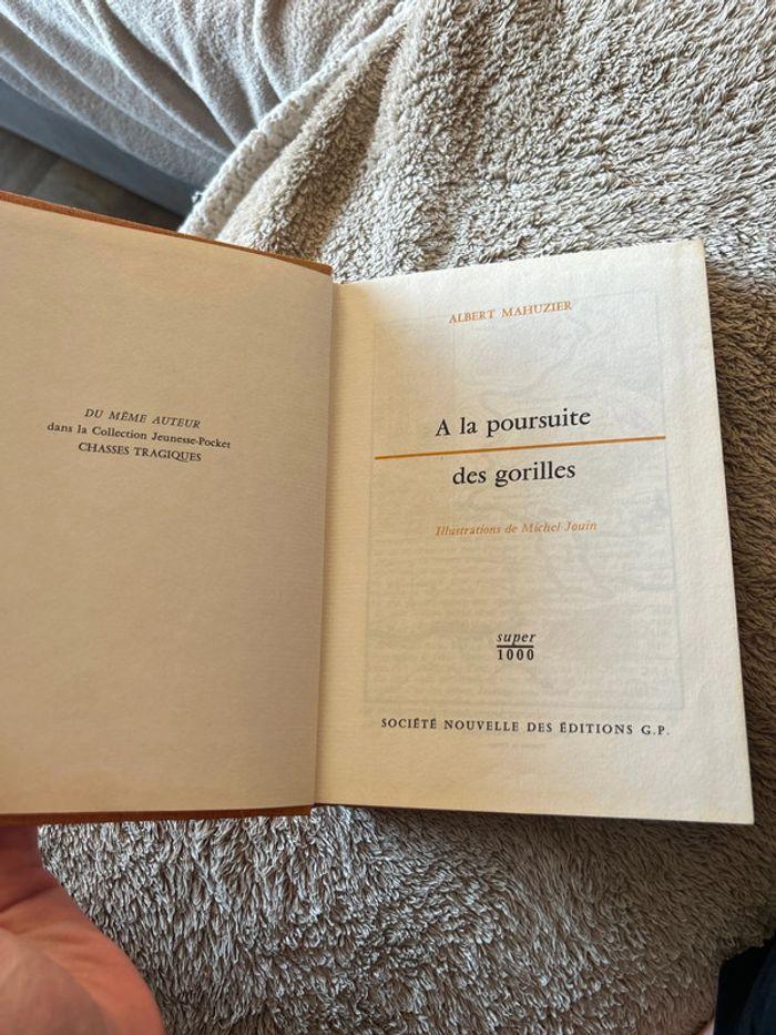 Livre à la poursuite des gorilles - photo numéro 2