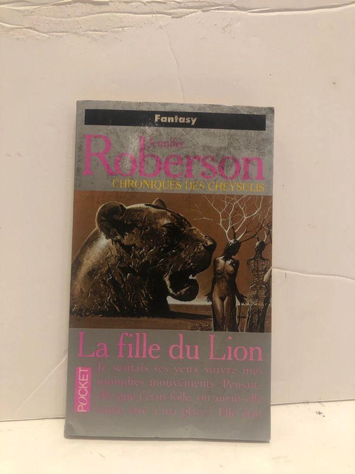 Livre sf La fille du lion jennifer roberson - photo numéro 1