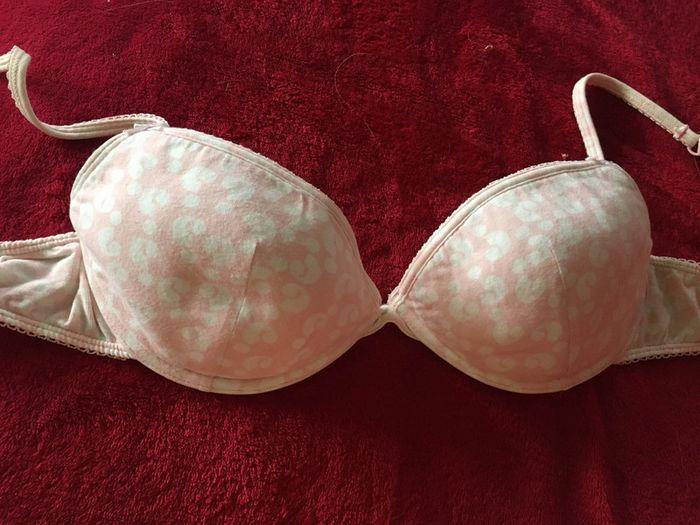 soutien gorge rose et blanc - photo numéro 1