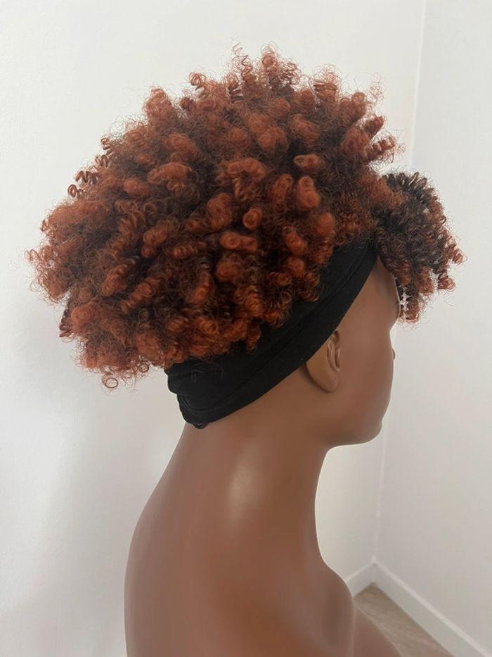 Perruque bandeau afro bouclée tendance - photo numéro 6