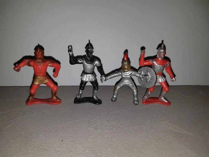 Figurines Soldats x 4