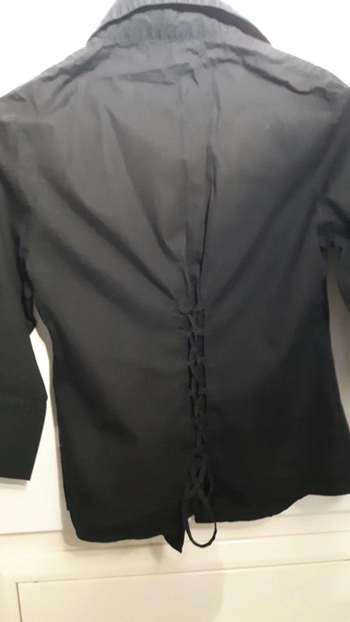 Chemise noire laçage dans le dos - photo numéro 2