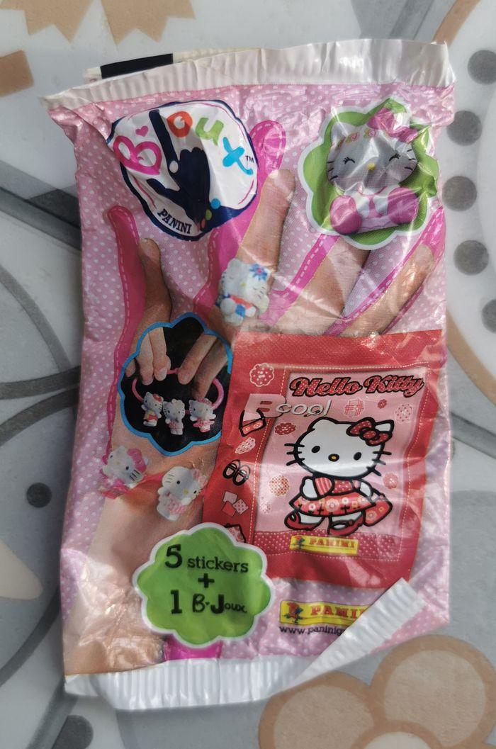 Bijoux et stickers HELLO KITTY SANRIO PANINI neufs - photo numéro 2