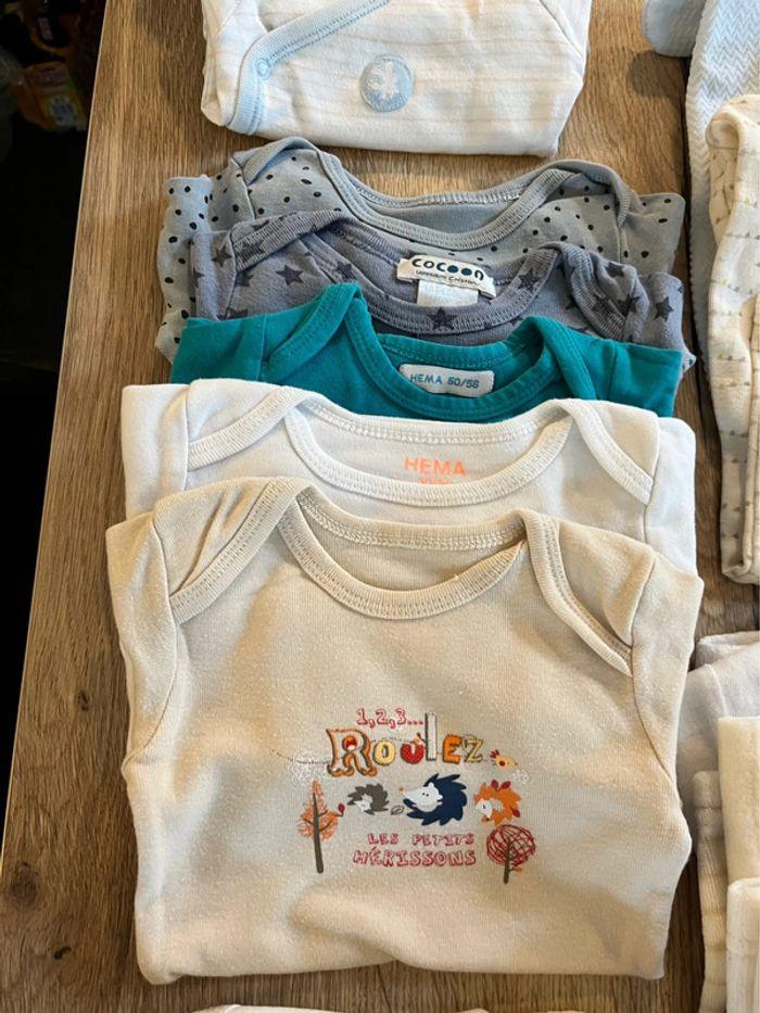 Lot de 49 pièces - vêtements bébé 1 mois - photo numéro 4