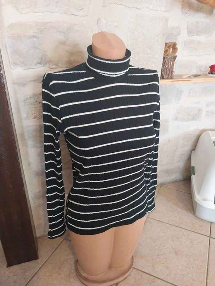 Pull femme col roulé taille S noir et blanc en tres bon etat - photo numéro 1