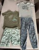 Lot de 2 pyjamas 6-8 ans garçon pour mi saison.