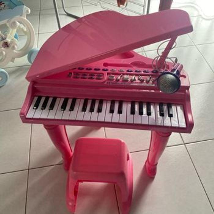 Piano rose pour fille