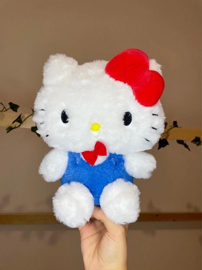 Peluche Hello Kitty 50ème anniversaire - photo numéro 1