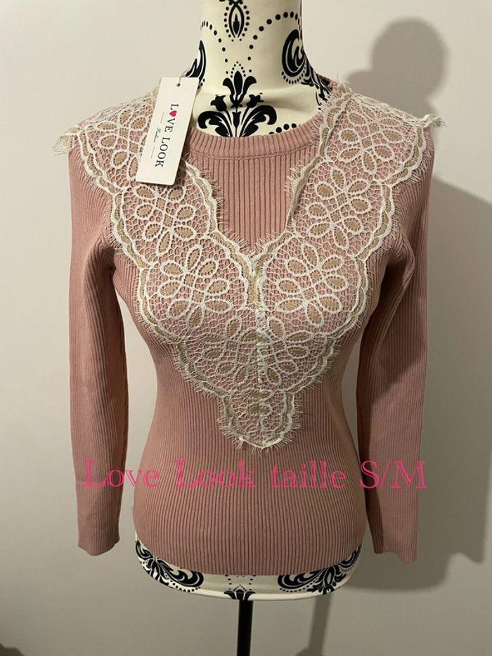 Pull rose manches longues col rond à dentelle blanc neuf love look taille S/M - photo numéro 1