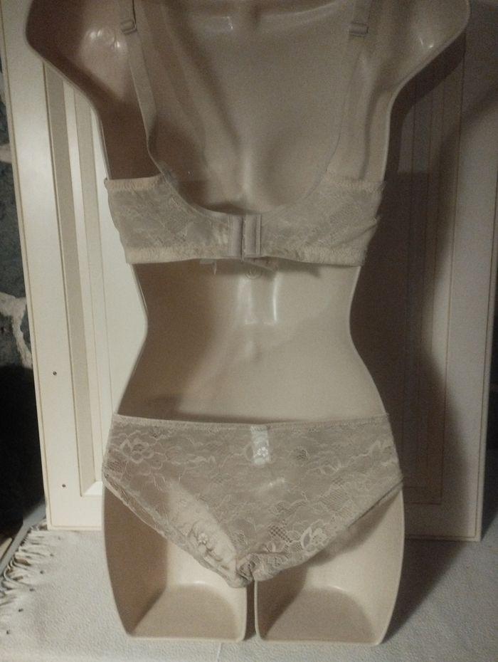 Ensemble de lingerie neuf avec armatures sans rembourrage crème, shorty en M - photo numéro 4