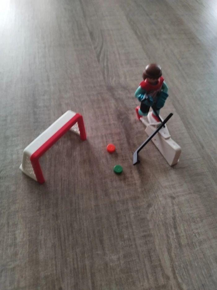 Personnage Playmobil de hockey sur glace - photo numéro 1