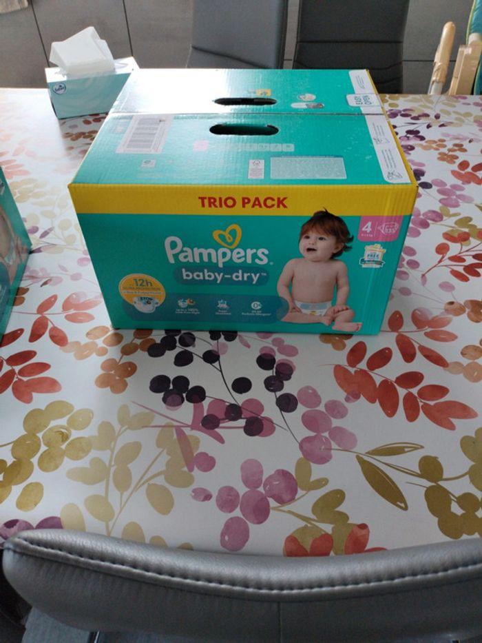 Carton trio pack couches Pampers taille 4