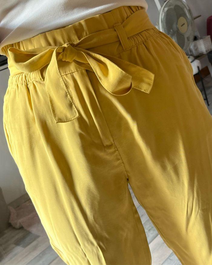 pantalon jaune - photo numéro 3