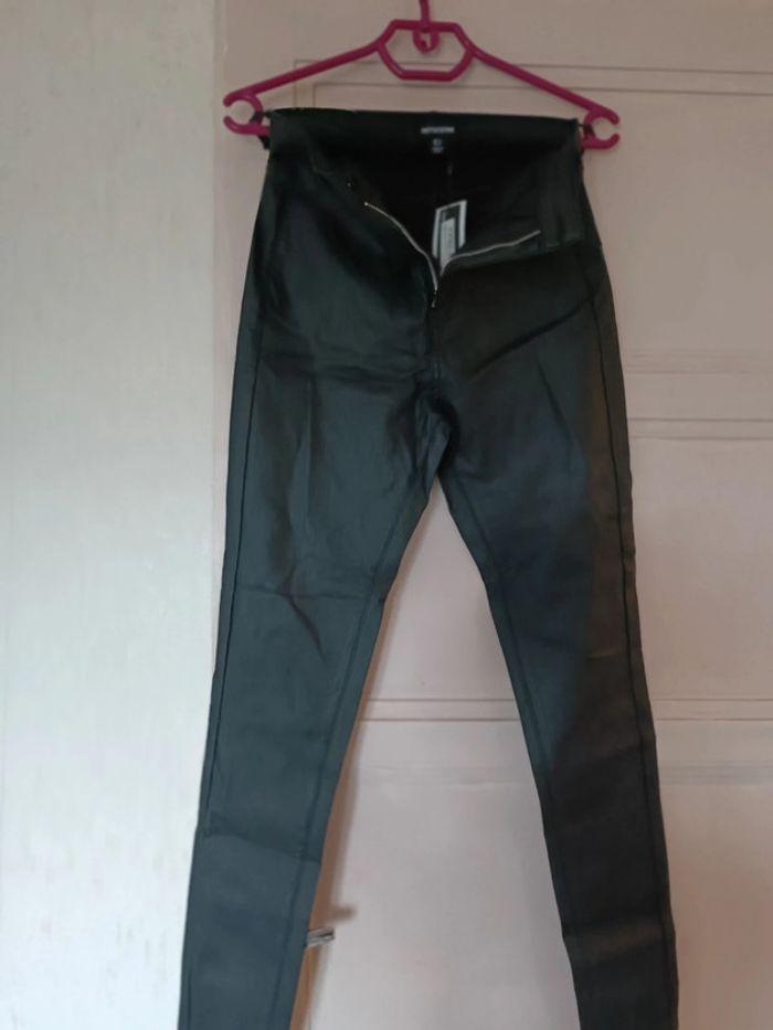 Pantalon simili cuir noir neuf taille 36 - photo numéro 1