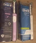 Lot de deux oral b à 16€