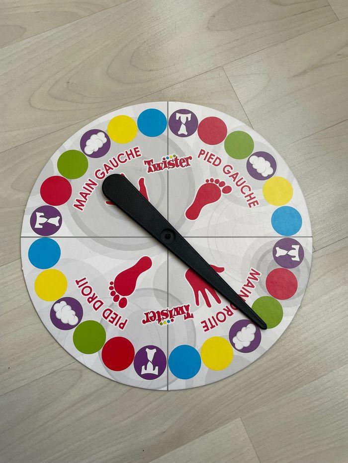 Jeu Twister le plus acrobatique des jeux d’équilibre - photo numéro 5