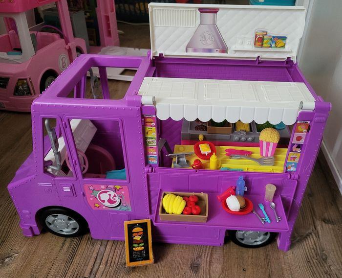 Food truck barbie En très bon état 
Vendu comme sur les photos 
Peu jouer avec - photo numéro 7