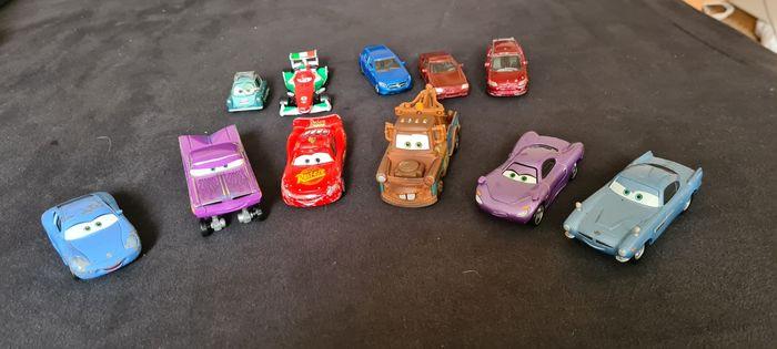 Lot de 8 mini-voitures Cars et 3 mini-voitures offertes - photo numéro 1