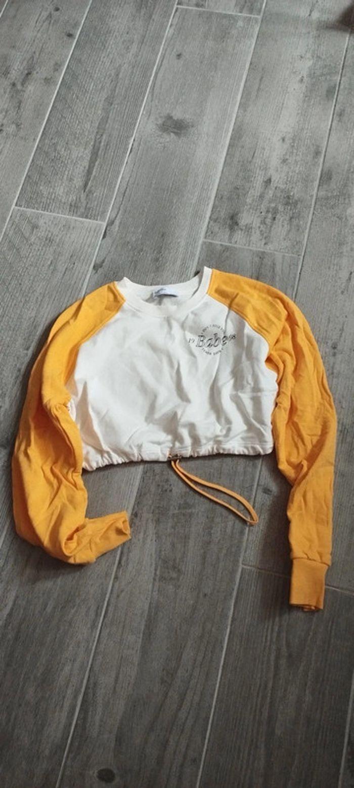 pull court bershka jaune