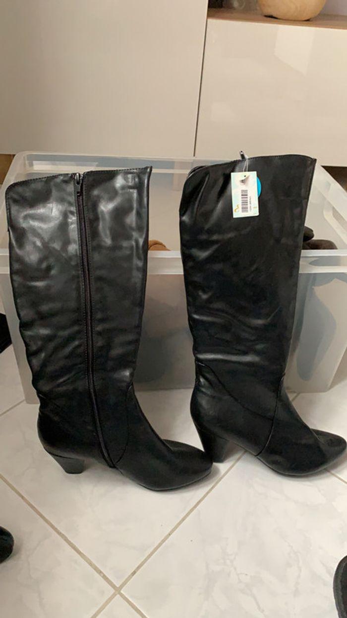 Bottes neuves taille 38 - photo numéro 1