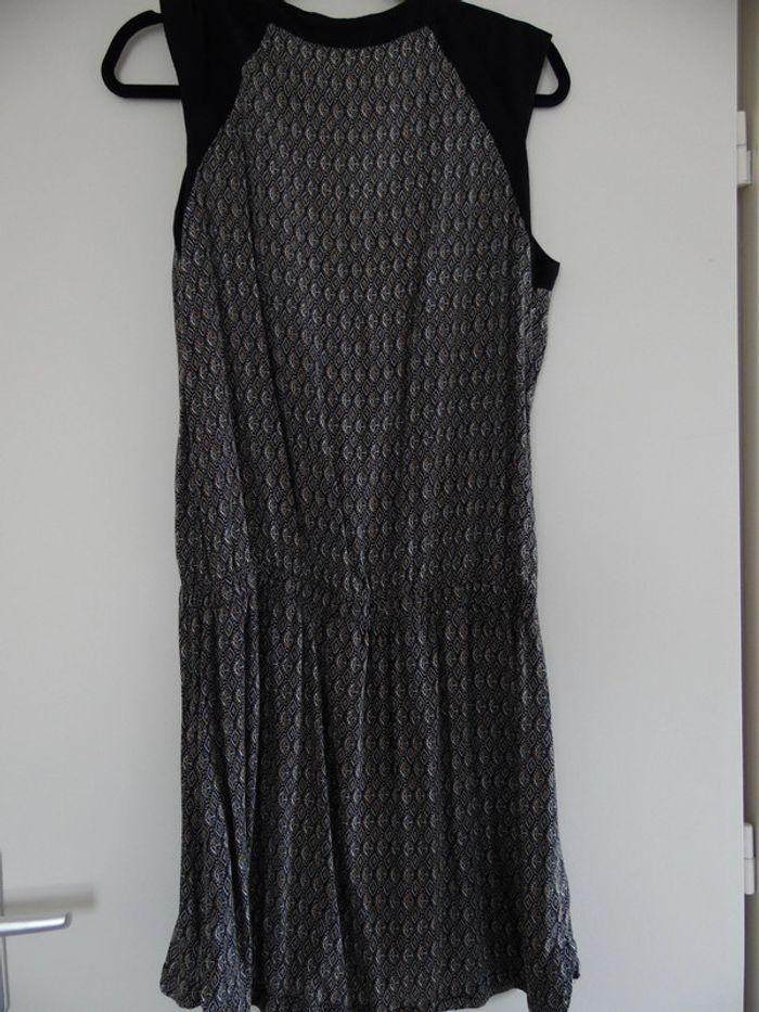 Jolie robe à motifs, taille 42. - photo numéro 3