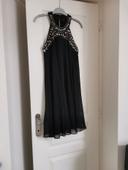 Robe longue noir et perles