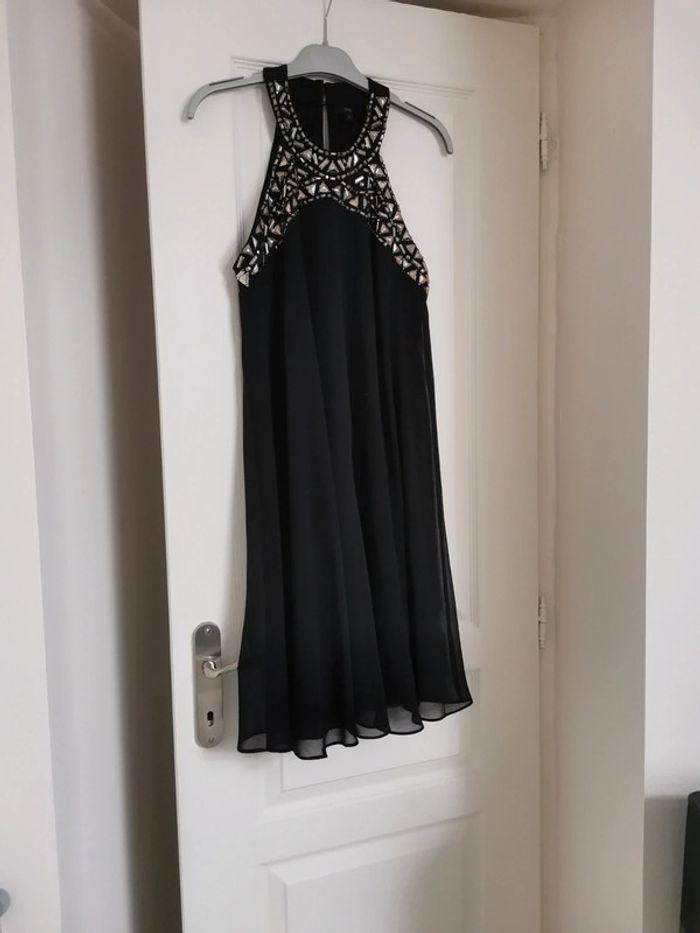 Robe longue noir et perles - photo numéro 1