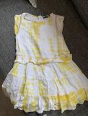 Robe courte jaune et blanche, IKKS, 6 ans en très bon état